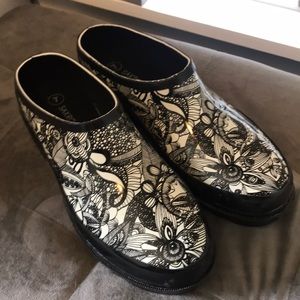 Sakroots slip on shoes